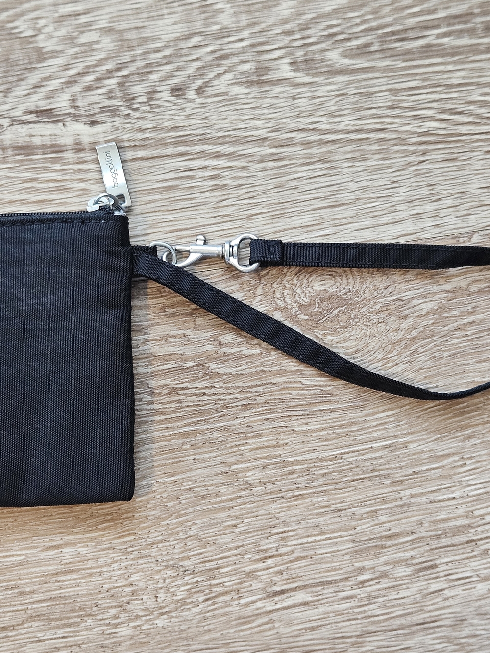 Baggallini Wristlet/Travel Organizer Pouch Black - Picture 3 of 6